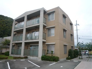 高槻 賃貸 マンション 上牧 リフージュ外観.jpg