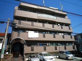 高槻市賃貸マンション パインヴィレッジ 外観