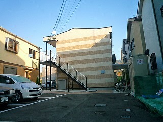 高槻市 アパート レオパレスビエント 外観
